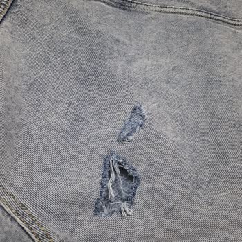 LCW'den Alınan Kot Ceket İlk Yıkamada Deliklerle Karşılaştı