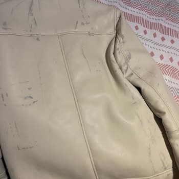 Stradivarius Ceketimde Kendiliğinden Oluşan Lekeler