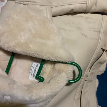 Stradivarius Ceketimde Kendiliğinden Oluşan Lekeler