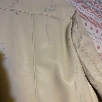 Stradivarius Ceketimde Kendiliğinden Oluşan Lekeler