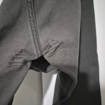 Pantolonlarda Sürekli Yırtılma Sorunu