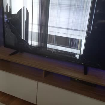 LG TV Ekran Kırığı Ve Yedek Parça Sorunu