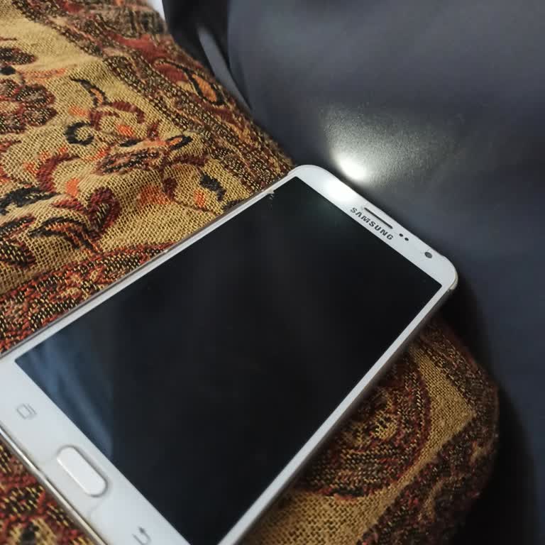 Samsung J7 2016 Model Telefonumun Ön Flaş Sorunu
