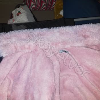 Pelüşlü Kot Ceket Boya Akıttı, Trendyol Destek Sağlamıyor