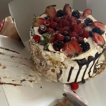 Doğum Günü Pastası Hayal Kırıklığı: Ezilmiş Ve Geç Gelen Pasta