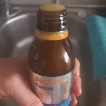 Şurup Şişesi Açılır Açılmaz Fışkırdı