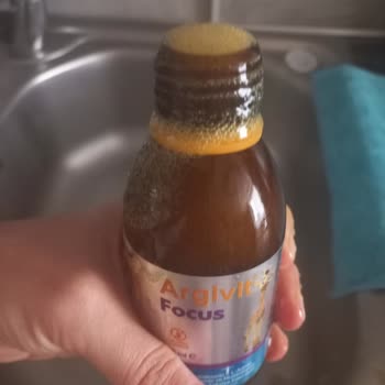 Şurup Şişesi Açılır Açılmaz Fışkırdı