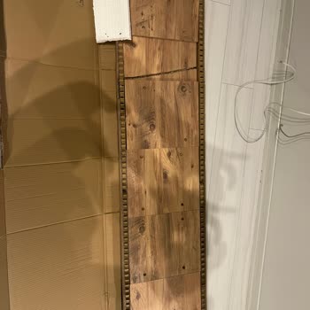 Kırık TV Ünitesi Ve Yanıt Alınamayan Talepler