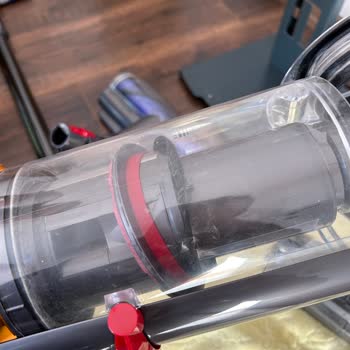 Dyson Süpürgenin Kırmızı Lastiği Sorun Çıkardı, Müşteri Hizmetlerine Ulaşamıyorum