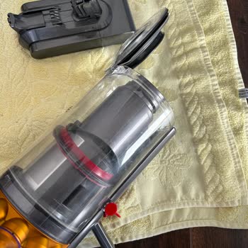 Dyson Süpürgenin Kırmızı Lastiği Sorun Çıkardı, Müşteri Hizmetlerine Ulaşamıyorum