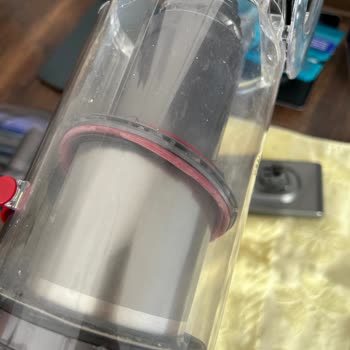 Dyson Süpürgenin Kırmızı Lastiği Sorun Çıkardı, Müşteri Hizmetlerine Ulaşamıyorum