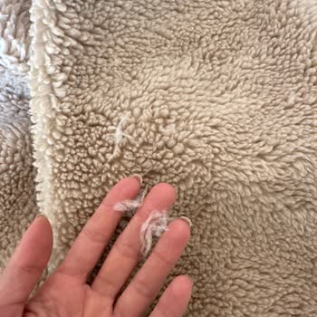 Tüy Dökme Sorunu Yaşatan Mont