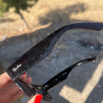Rayban Gözlükte Çizikler Ve Leke Problemi