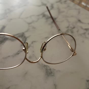 Gözlükler Yeşil Boya Sorunu Ve Yetersiz Müşteri Hizmeti