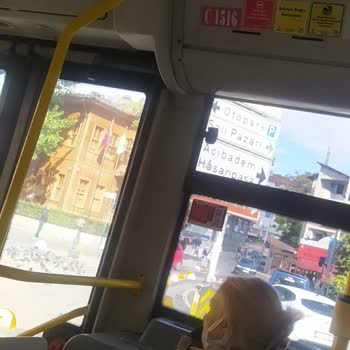 Eski Koltuklar Ve Şoförün Uygunsuz Tavrı
