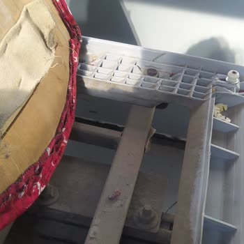 Eski Koltuklar Ve Şoförün Uygunsuz Tavrı