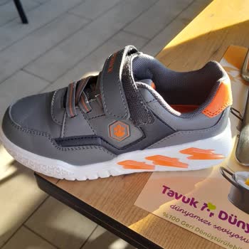 Oğlumun Ayakkabıları Bileklerini Acıttı