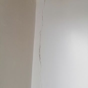 Deprem Testi İçin Bekleyen Ev Sahibi