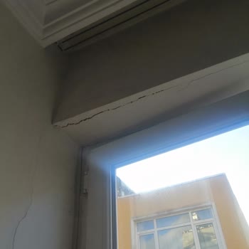 Deprem Testi İçin Bekleyen Ev Sahibi