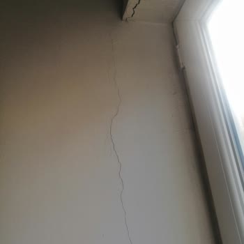 Deprem Testi İçin Bekleyen Ev Sahibi