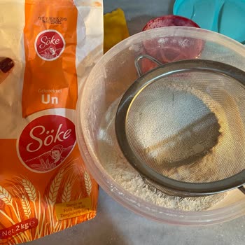 Un Paketinden Çıkan Sert Plastik Şoku