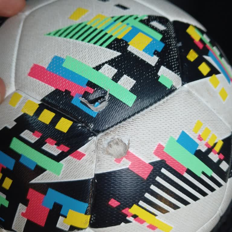 İlk Kullanımda Delinen Futbol Topu Hayal Kırıklığı