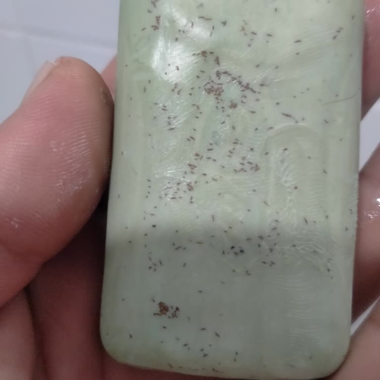 Faks El Sabunu Üzerinde Çıkan Dikenler