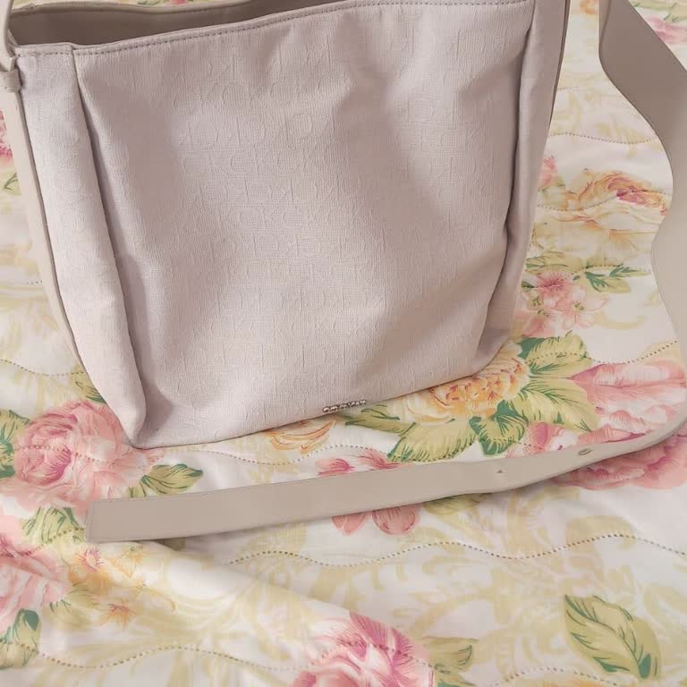 Calvin Klein Çantam 2 Ayda Kullanılamaz Hale Geldi