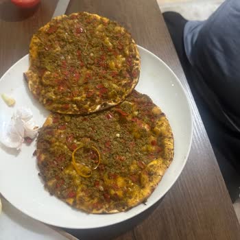 Lahmacunun İçinden Çıkan Şok Edici Lastik!