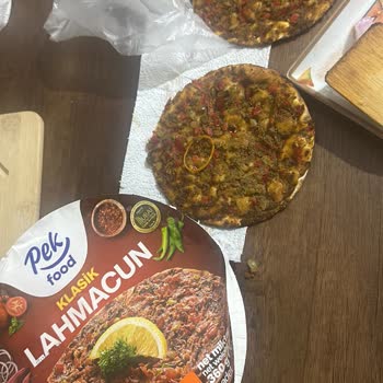 Lahmacunun İçinden Çıkan Şok Edici Lastik!