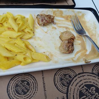 Tavuklarda Kıl Şoku: Tavuk Land Gebze Center'da Hayal Kırıklığı