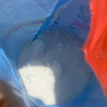 Ariel Detergent for Colors Clumped After Opening – Requesting Replacement