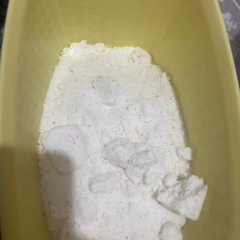 Ariel Detergent for Colors Clumped After Opening – Requesting Replacement
