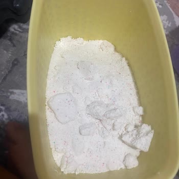 Ariel Detergent for Colors Clumped After Opening – Requesting Replacement