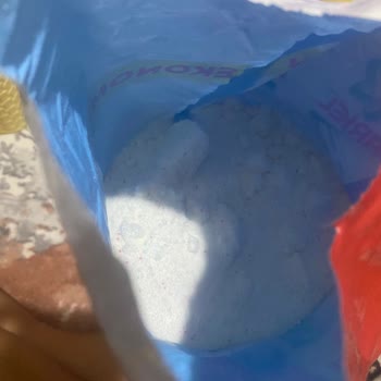 Ariel Detergent for Colors Clumped After Opening – Requesting Replacement