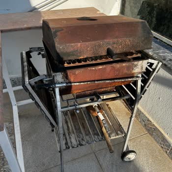 Villa Kiralama Kabusu: Eski Ve Kırık Dökük Tatil Evi