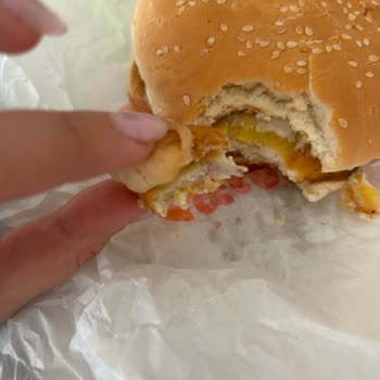 King Chicken'da Şok Edici Kemik Sürprizi