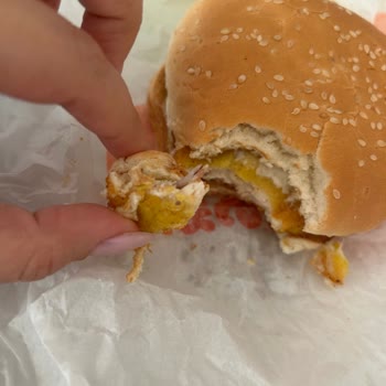 King Chicken'da Şok Edici Kemik Sürprizi