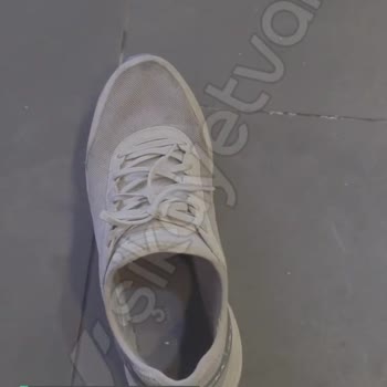 Skechers Ayakkabılar Dökülüyor!