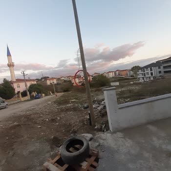 Türk Telekom Altyapı Çalışmasında Kırılan Rögar Kapağı Tehlikesi