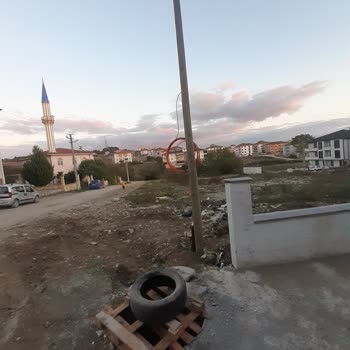 Türk Telekom Altyapı Çalışmasında Kırılan Rögar Kapağı Tehlikesi