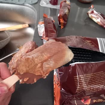 Buzlanmış Ve Bozulmuş Dondurma Tehlikesi