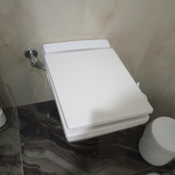 Kırılan Klozet Kapağı Ve Turkuaz Seramiğin Şaşırtan Kalitesi