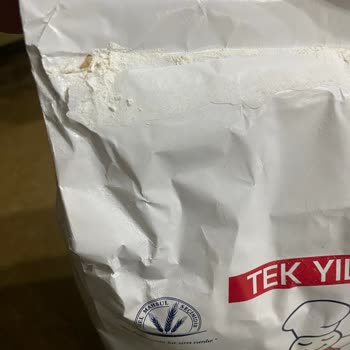 Yerli Marka Un Paketinde Canlı Kurt Şoku