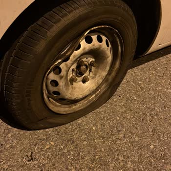 Karayolları Genel Müdürlüğü Yolda Tehlikeli Demir Parçası: Ölümden Döndük!