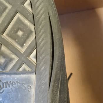 Converse Ayakkabıda Beklenmedik Taban Sorunu