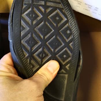 Converse Ayakkabıda Beklenmedik Taban Sorunu