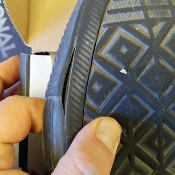Converse Ayakkabıda Beklenmedik Taban Sorunu
