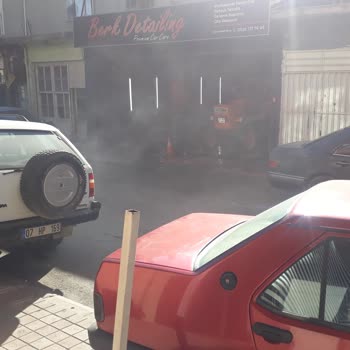 Antalya Büyükşehir Belediyesi Yüksek Gürültü Çıkararak Kaldırımı İşgal Eden Esnaf!