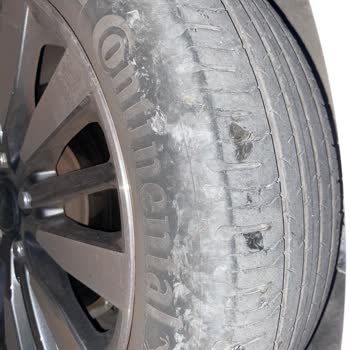 Ford Focus Continental Eco Contact 6 Reifen mit Rissen auf der Lauffläche, Garantieproblem